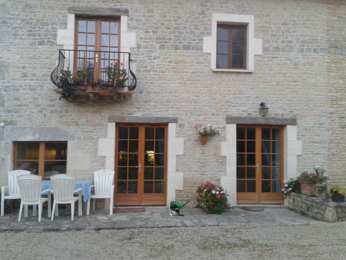Chez Valade Appartement Payroux Buitenkant foto
